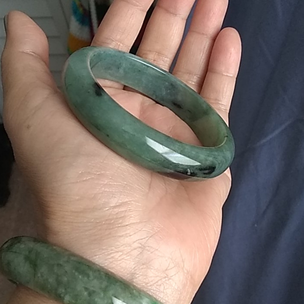 GENUINE JADEITE BANGLE
